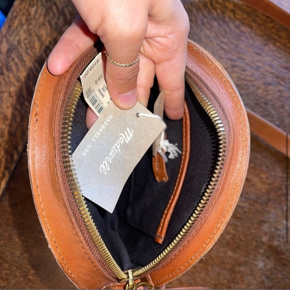 Madewell Circle Crossbody Purse - Picture 6 of 6
